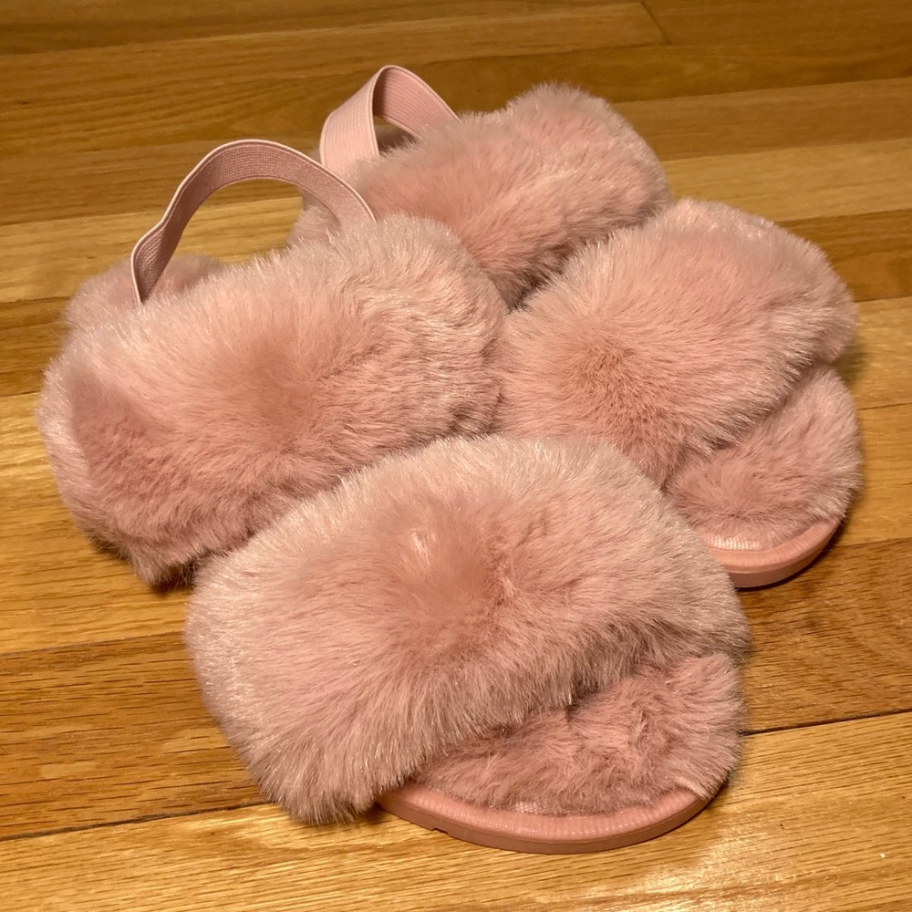 NWT Sun + Stone Pink Fuzzy Slippers with Strap